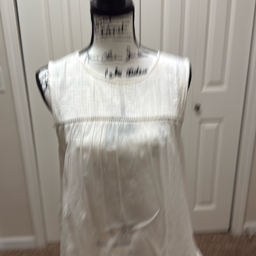 Gap women’s shirt with tags